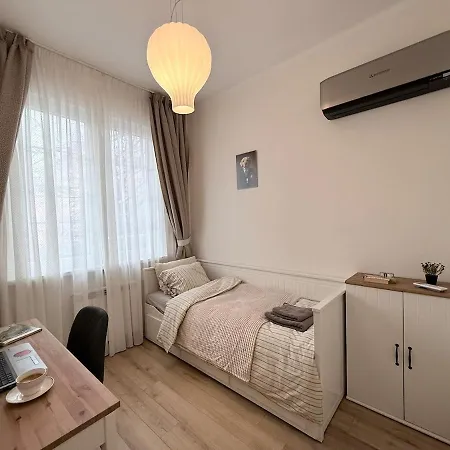 New Center Cozy 3 Bedroom *