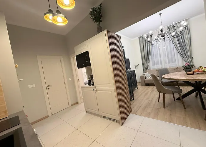 New Center Cozy 3 Bedroom Apartman