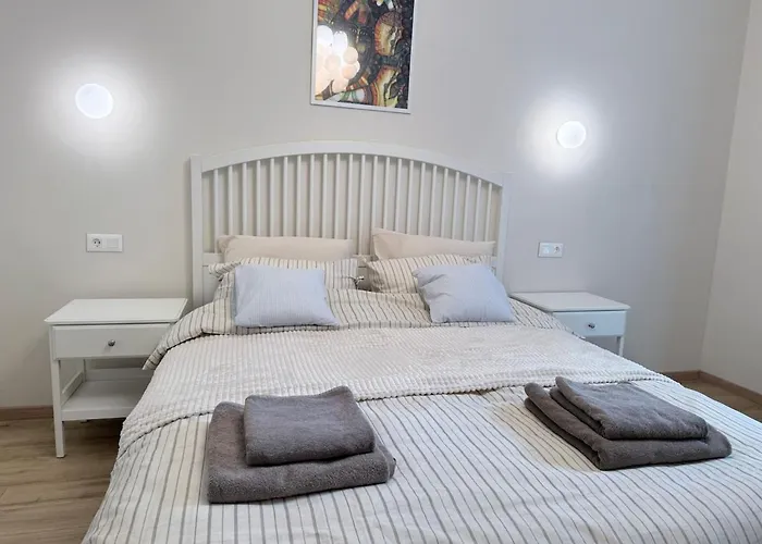 New Center Cozy 3 Bedroom *