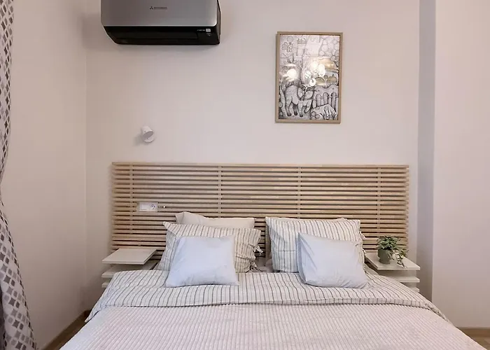 New Center Cozy 3 Bedroom