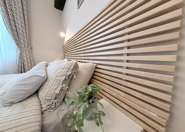 New Center Cozy 3 Bedroom