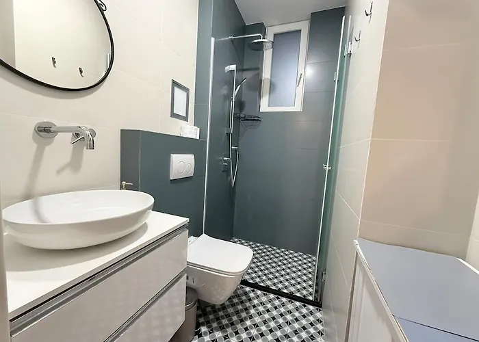 New Center Cozy 3 Bedroom *