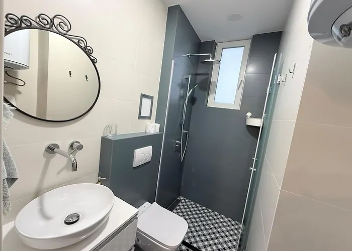 New Center Cozy 3 Bedroom Apartman