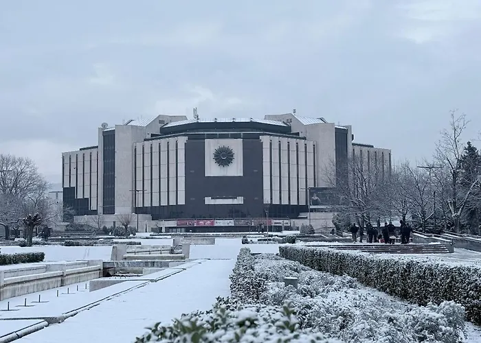 New Center Cozy 3 Bedroom Apartman *