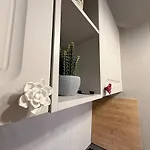 New Center Cozy 3 Bedroom *