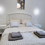 New Center Cozy 3 Bedroom *