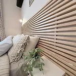 New Center Cozy 3 Bedroom
