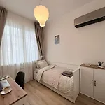 New Center Cozy 3 Bedroom *