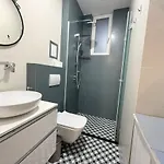 New Center Cozy 3 Bedroom *