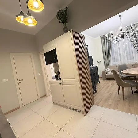 New Center Cozy 3 Bedroom Apartament