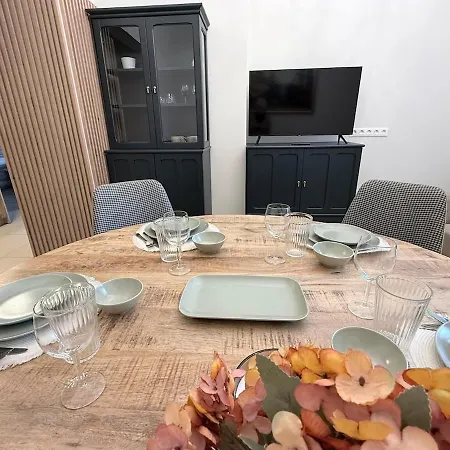 New Center Cozy 3 Bedroom