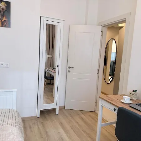 New Center Cozy 3 Bedroom アパート *