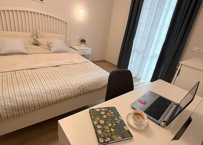 New Center Cozy 3 Bedroom Lägenhet