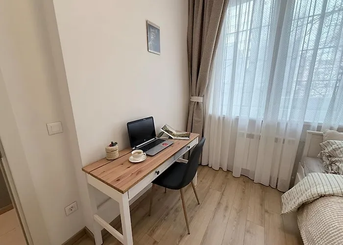 New Center Cozy 3 Bedroom *