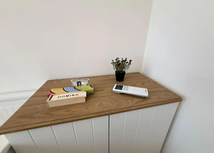 New Center Cozy 3 Bedroom