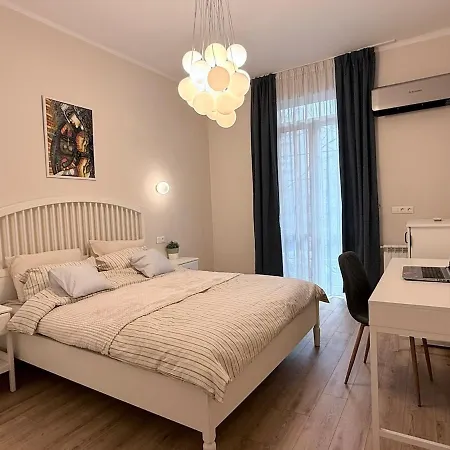 New Center Cozy 3 Bedroom