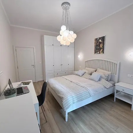 New Center Cozy 3 Bedroom