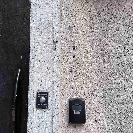 New Center Cozy 3 Bedroom Apartment *