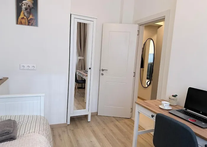 New Center Cozy 3 Bedroom Appartement *